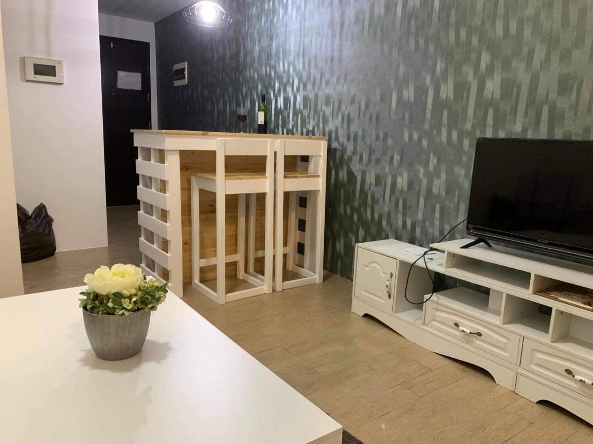 81 Newport Boulevard Cluster 4 - 8F Across Naia Airport, Terminal 3 Pasay Bagian luar foto