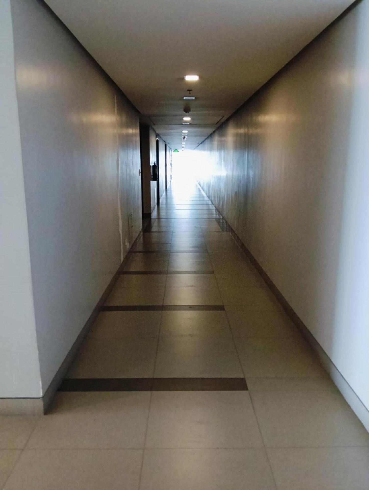 81 Newport Boulevard Cluster 4 - 8F Across Naia Airport, Terminal 3 Pasay Bagian luar foto